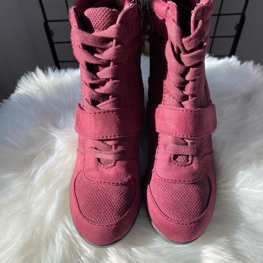 Simply Vera wedge suede booties, NWOT sz 9m - Picture 2 of 5